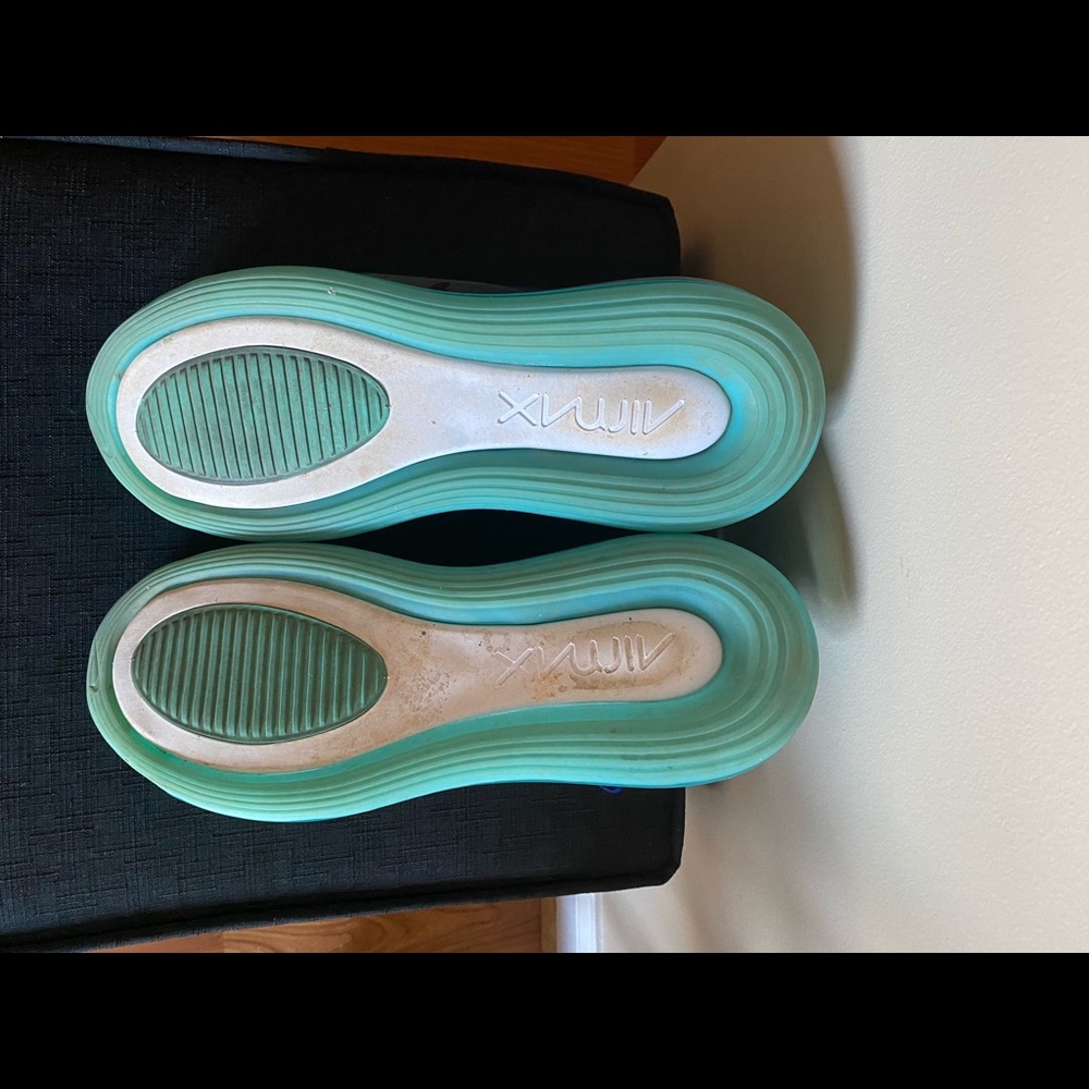 Nike AirMax 720 - Picture 4 of 4